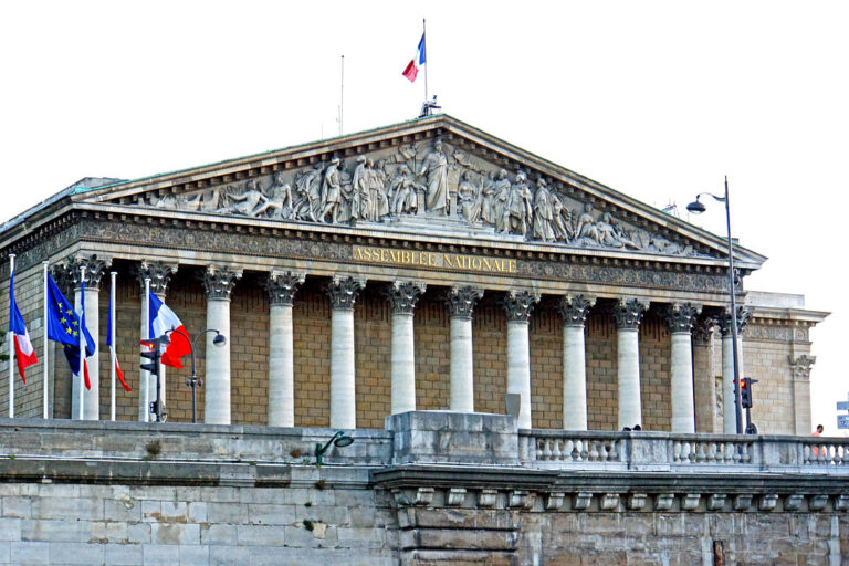 Hémicycle du Sénat français lors d’une séance de vote sur une proposition de loi